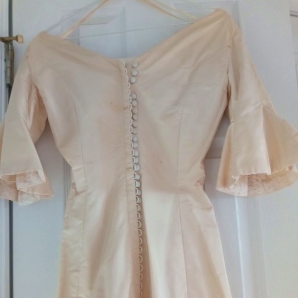 Vintage 1960's Satin wedding gown - Picture 1 of 6
